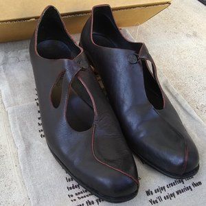 Size 9 (EU Size 39) CYDWOQ Black Leather Hand Sculpted Vintage Heels